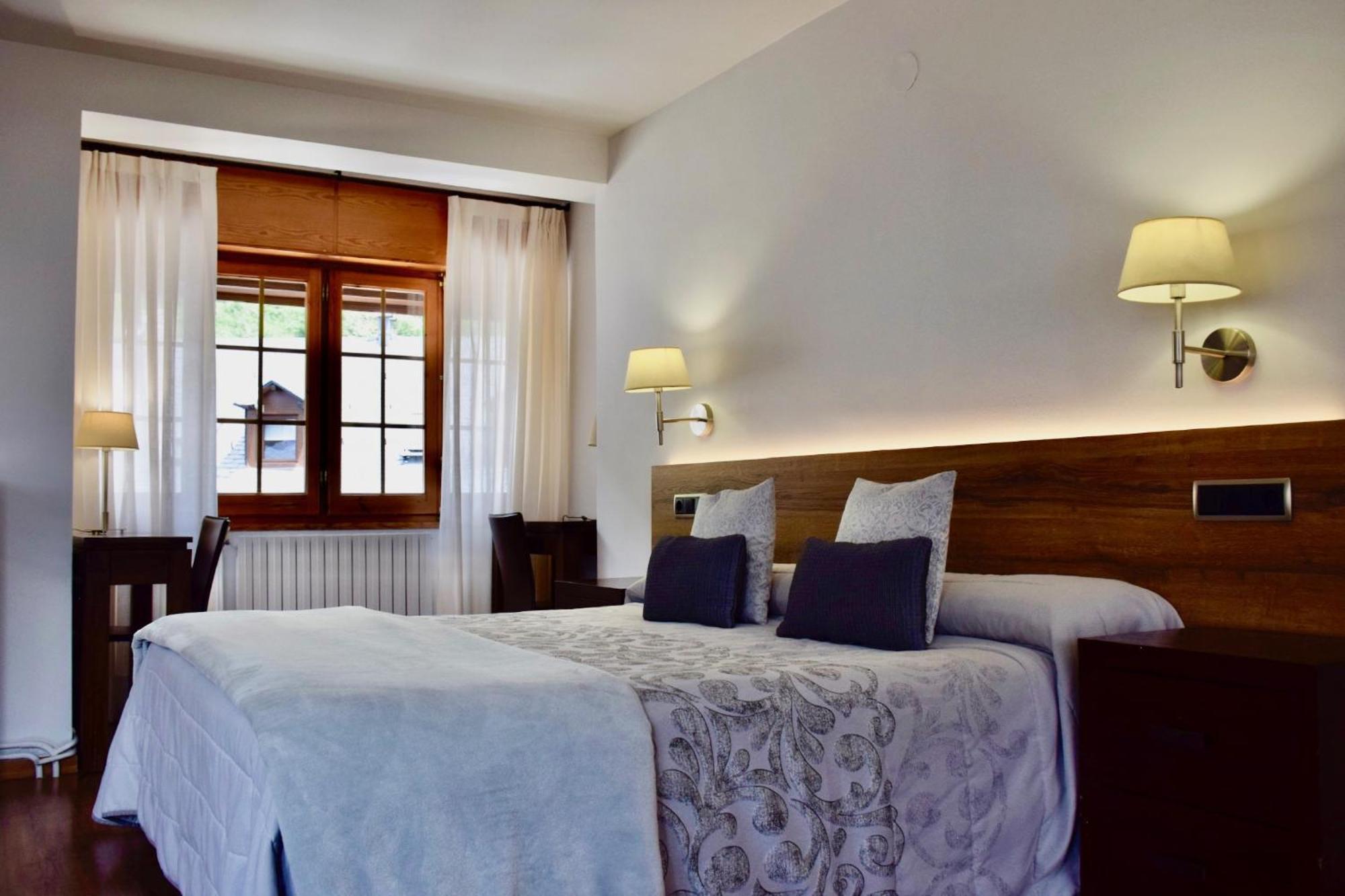 Hotel L'Auet Erillavall Esterno foto