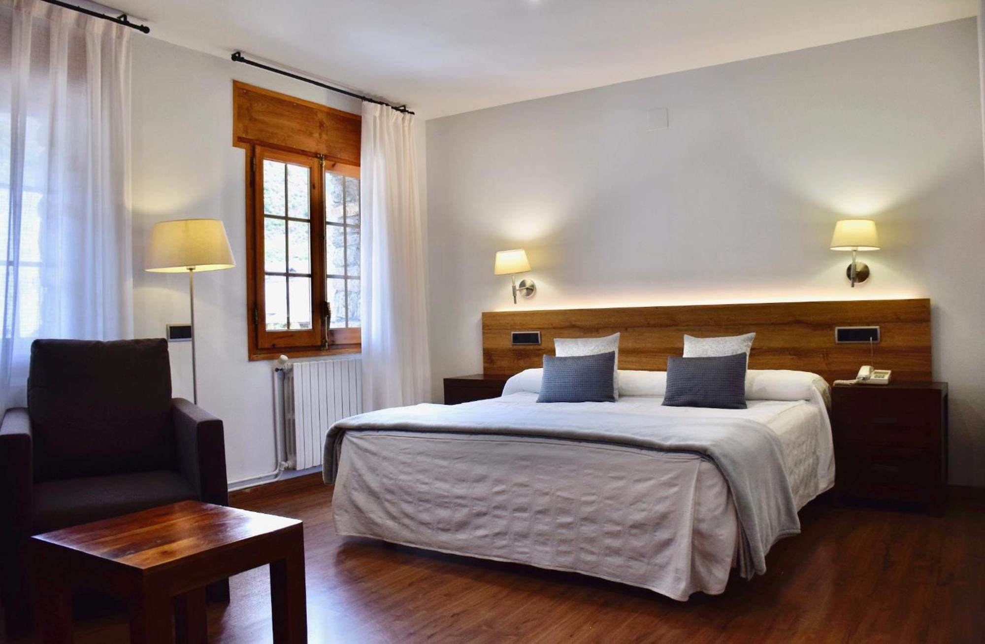 Hotel L'Auet Erillavall Esterno foto
