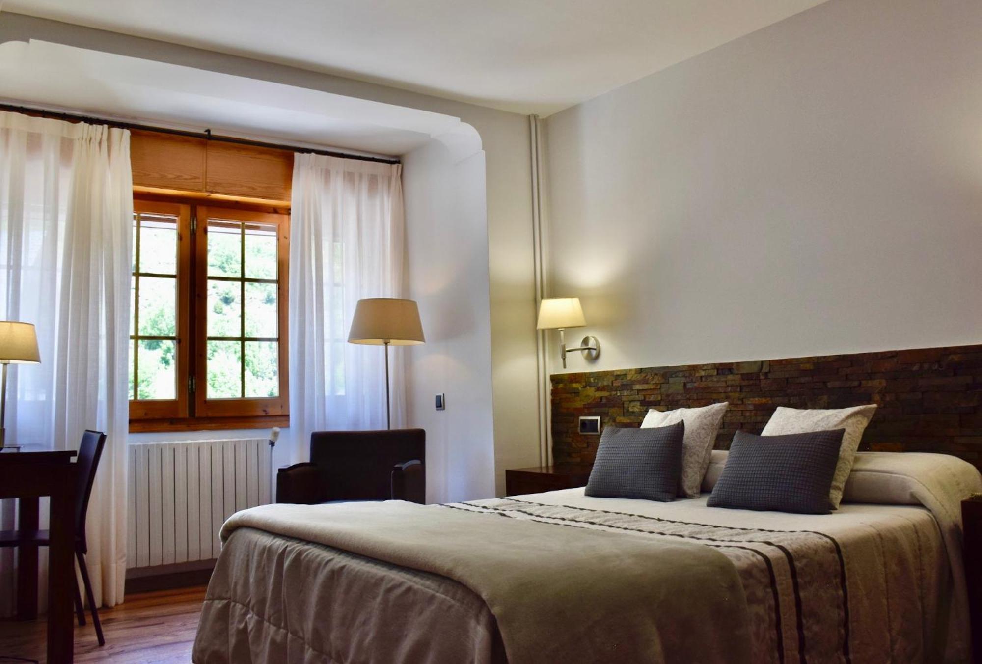Hotel L'Auet Erillavall Esterno foto