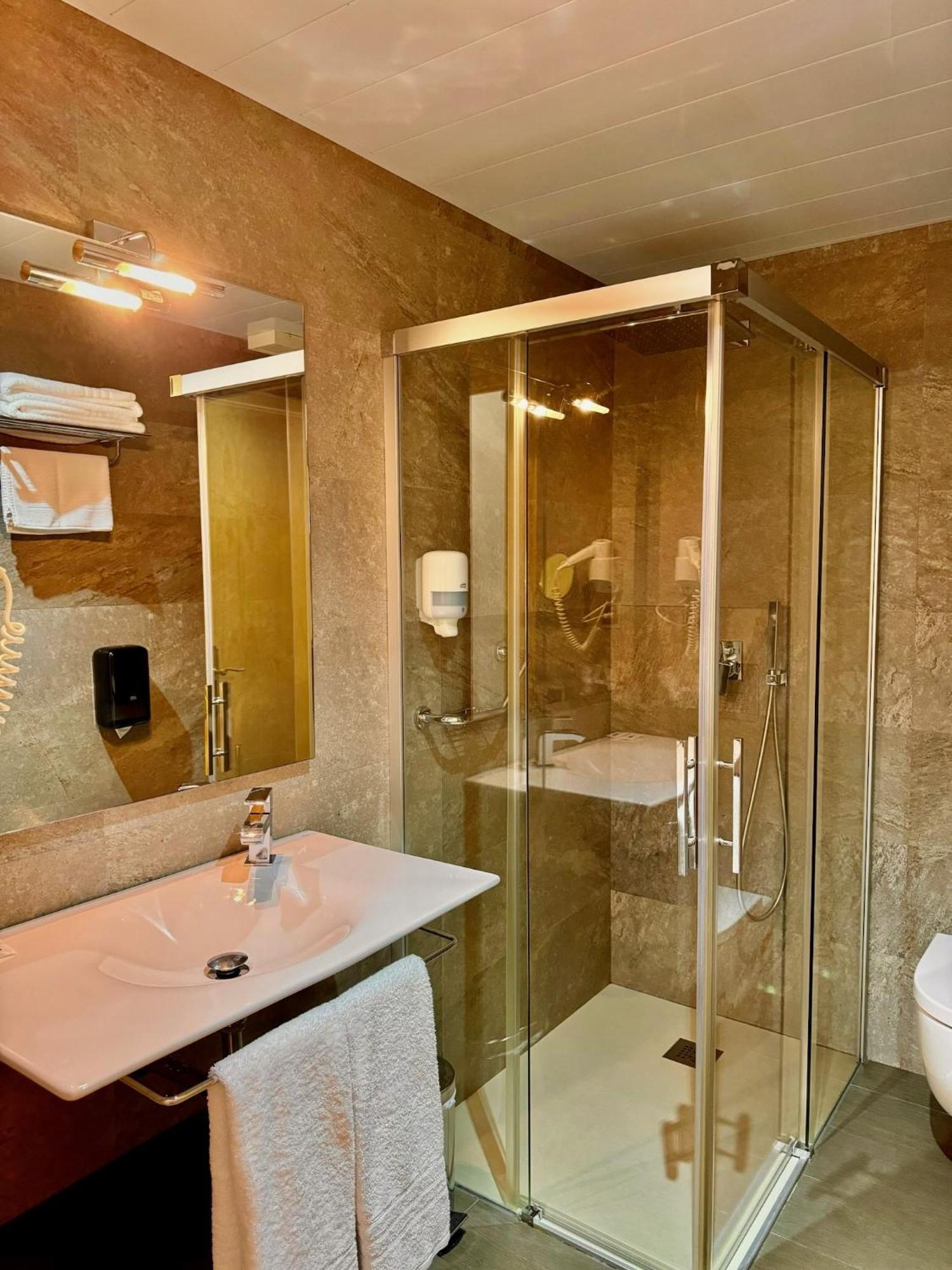 Hotel L'Auet Erillavall Esterno foto